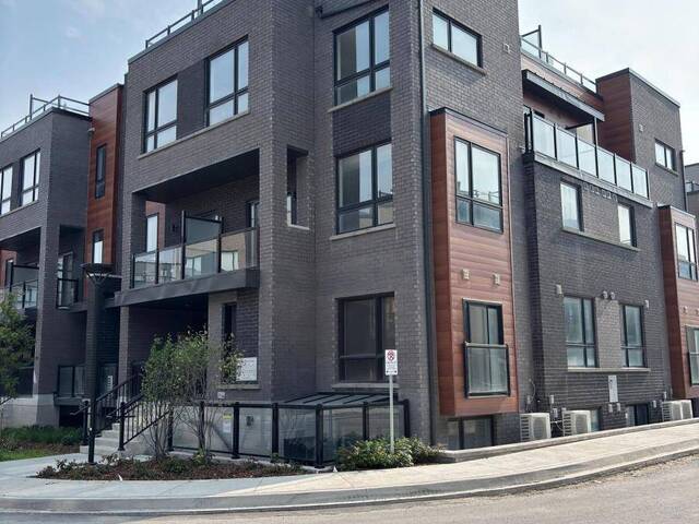26 - 17 LYTHAM GREEN CIRCLE Newmarket Ontario, L3Y 0H4 - 3 Bedrooms Condo For Sale