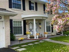 14 ROBINHOOD DRIVE Dundas Ontario, L9H 4G1