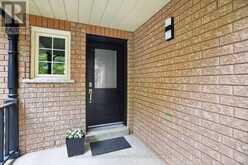 120 WOODROOF CRESCENT | Aurora Ontario | Slide Image Three