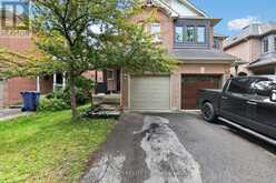 120 WOODROOF CRESCENT | Aurora Ontario | Slide Image Four