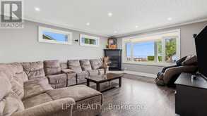 165 LAKE DRIVE E | Georgina Ontario | Slide Image Nine