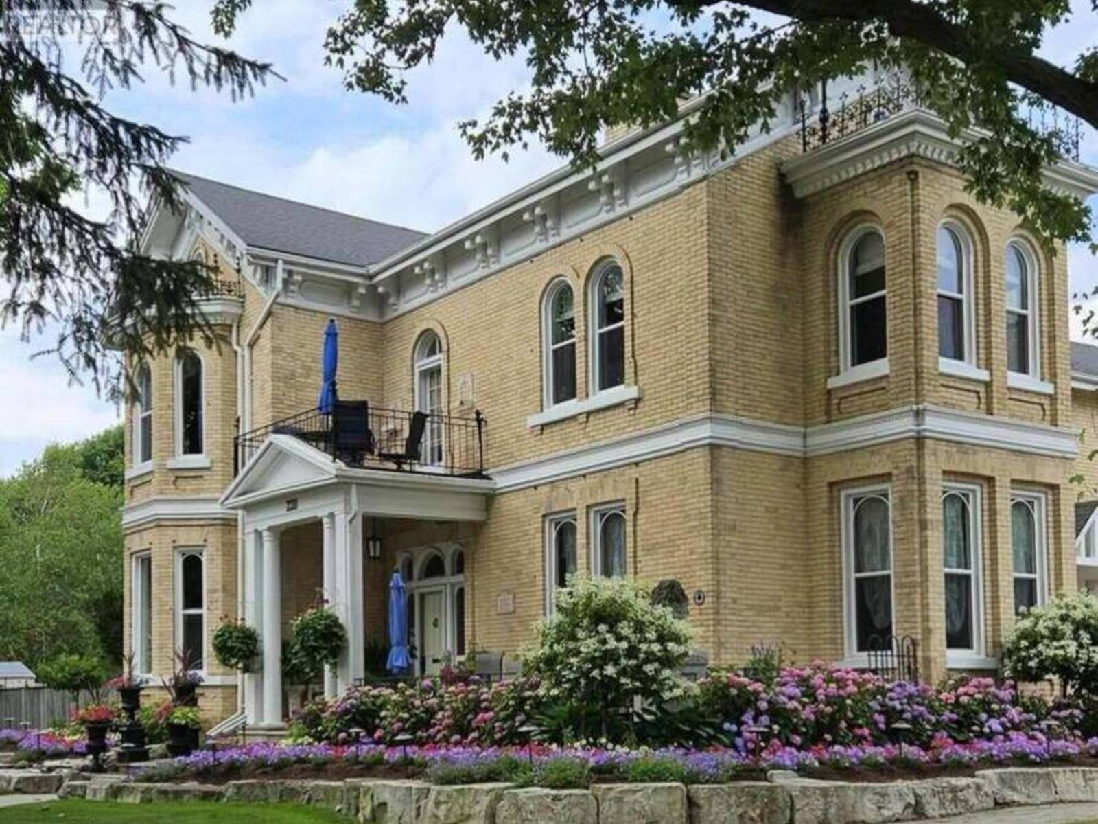 220 HIBERNIA STREET, Stratford, Ontario N5A 5V5