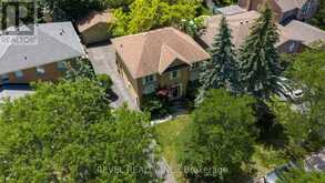 33 FALLING BROOK DRIVE | Barrie Ontario | Slide Image Two