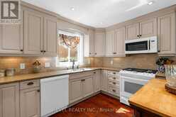 33 FALLING BROOK DRIVE | Barrie Ontario | Slide Image Nine