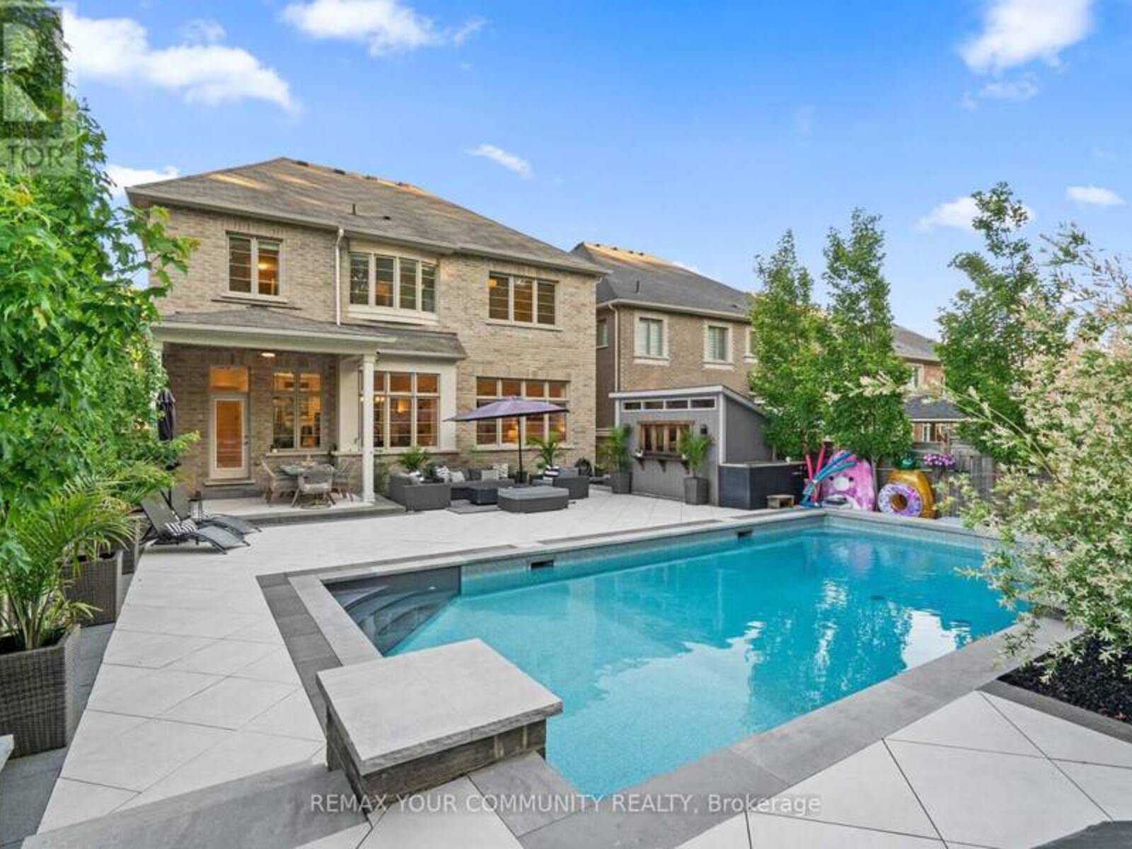 106 FOREST GROVE COURT, Aurora, Ontario L4G 3G4