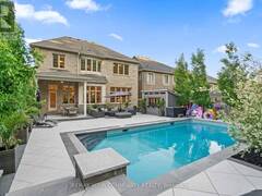 106 FOREST GROVE COURT Aurora Ontario, L4G 3G4