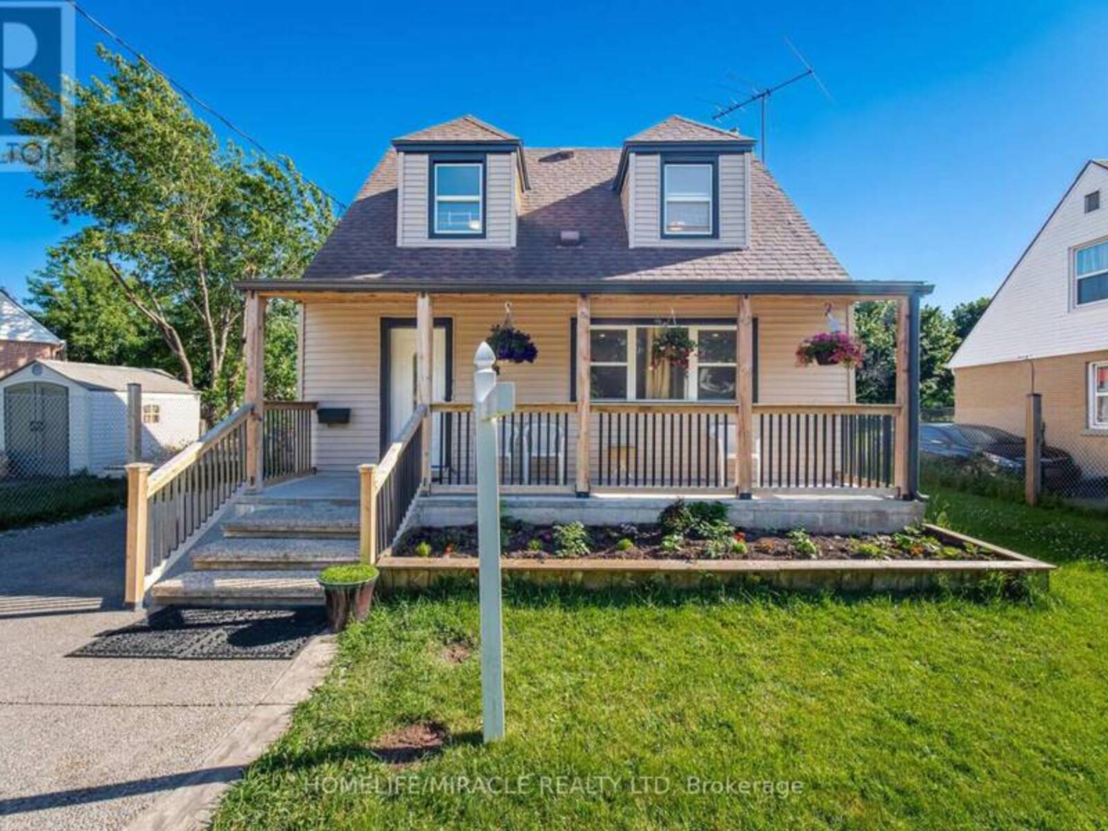 18 GLENGROVE AVENUE, Hamilton, Ontario L8H 1N1