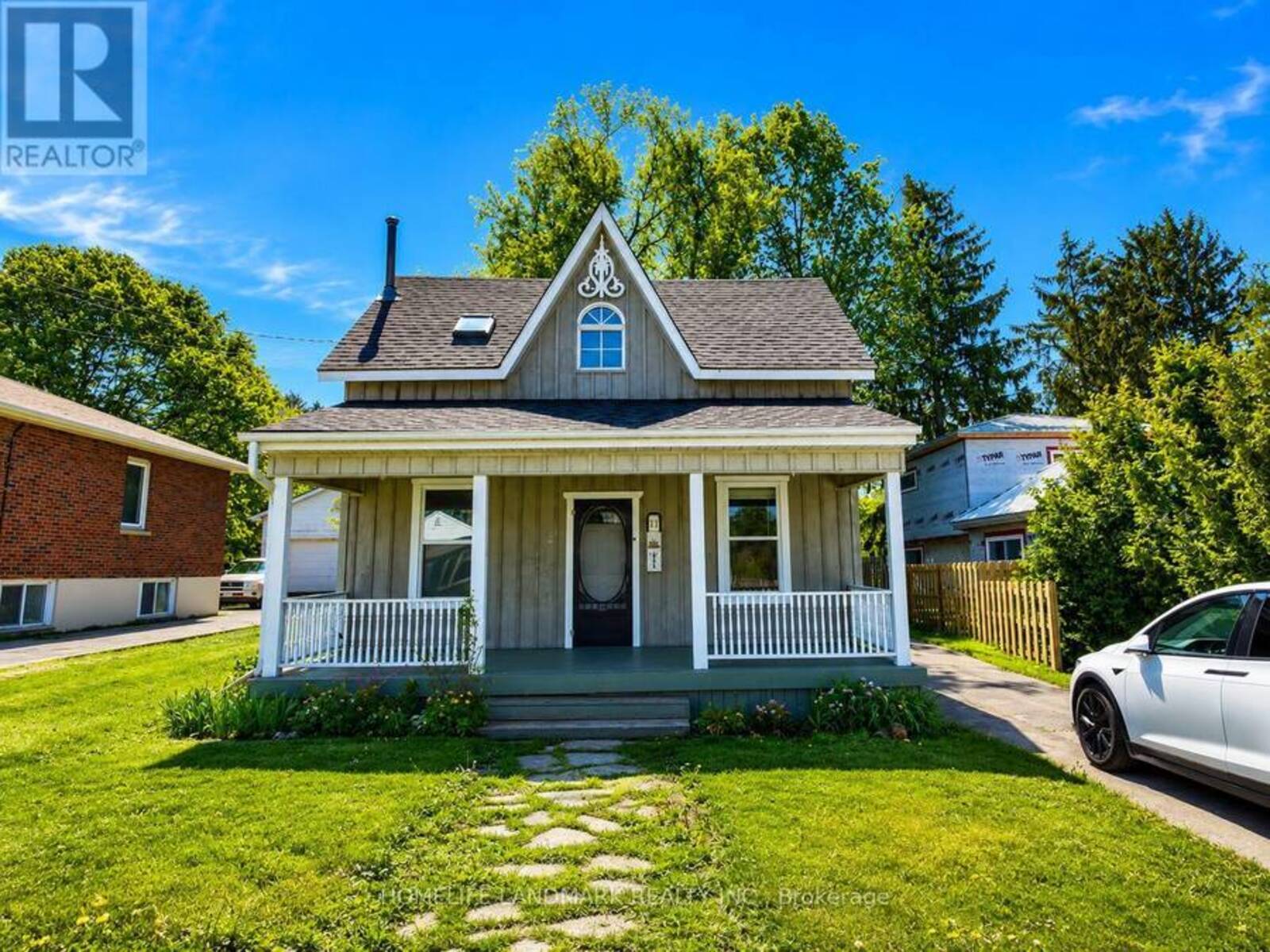 111 PENETANG STREET, Barrie, Ontario L4M 1V7
