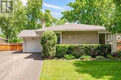 484 GRAND BOULEVARD | Oakville Ontario | Slide Image Four