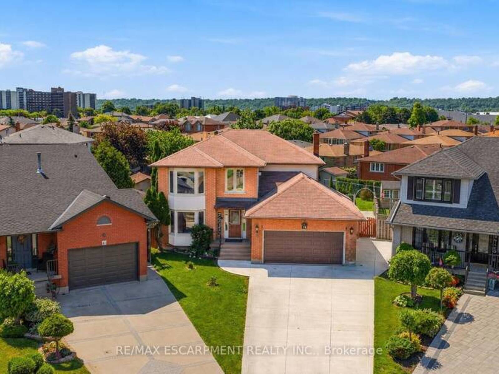 15 TALIA COURT, Hamilton, Ontario L6E 4X8