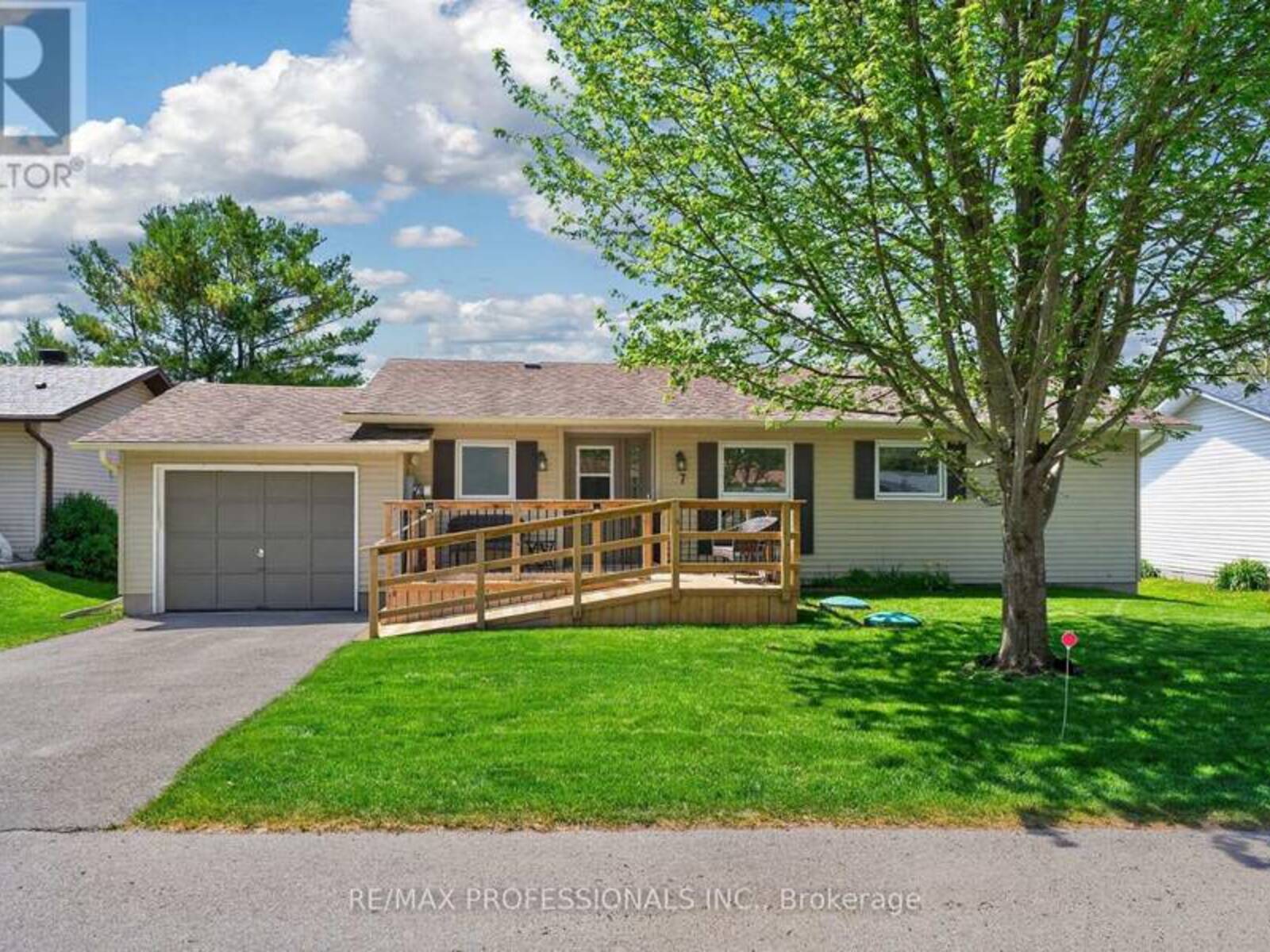 7 TAMARACK COURT, New Tecumseth, Ontario L0G 1W0