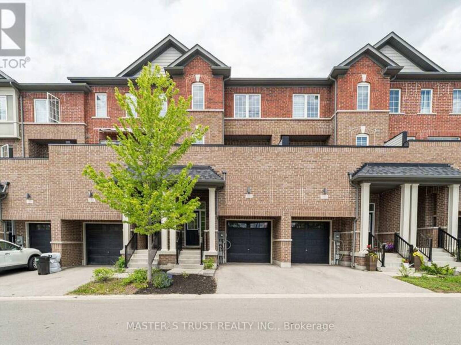183 HARDING PARK STREET, Newmarket, Ontario L3Y 0E3