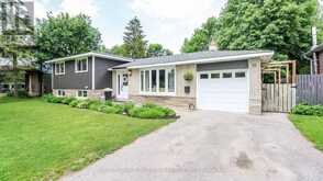 18 JILL'S COURT | Barrie Ontario | Slide Image Two