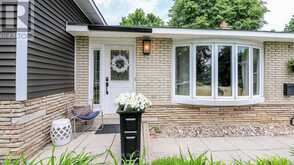 18 JILL'S COURT | Barrie Ontario | Slide Image Three