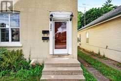 221 GRAND RIVER AVENUE | Brantford Ontario | Slide Image Four