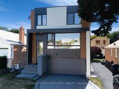 360 WOODMOUNT AVENUE Toronto Ontario, M4C 4A5