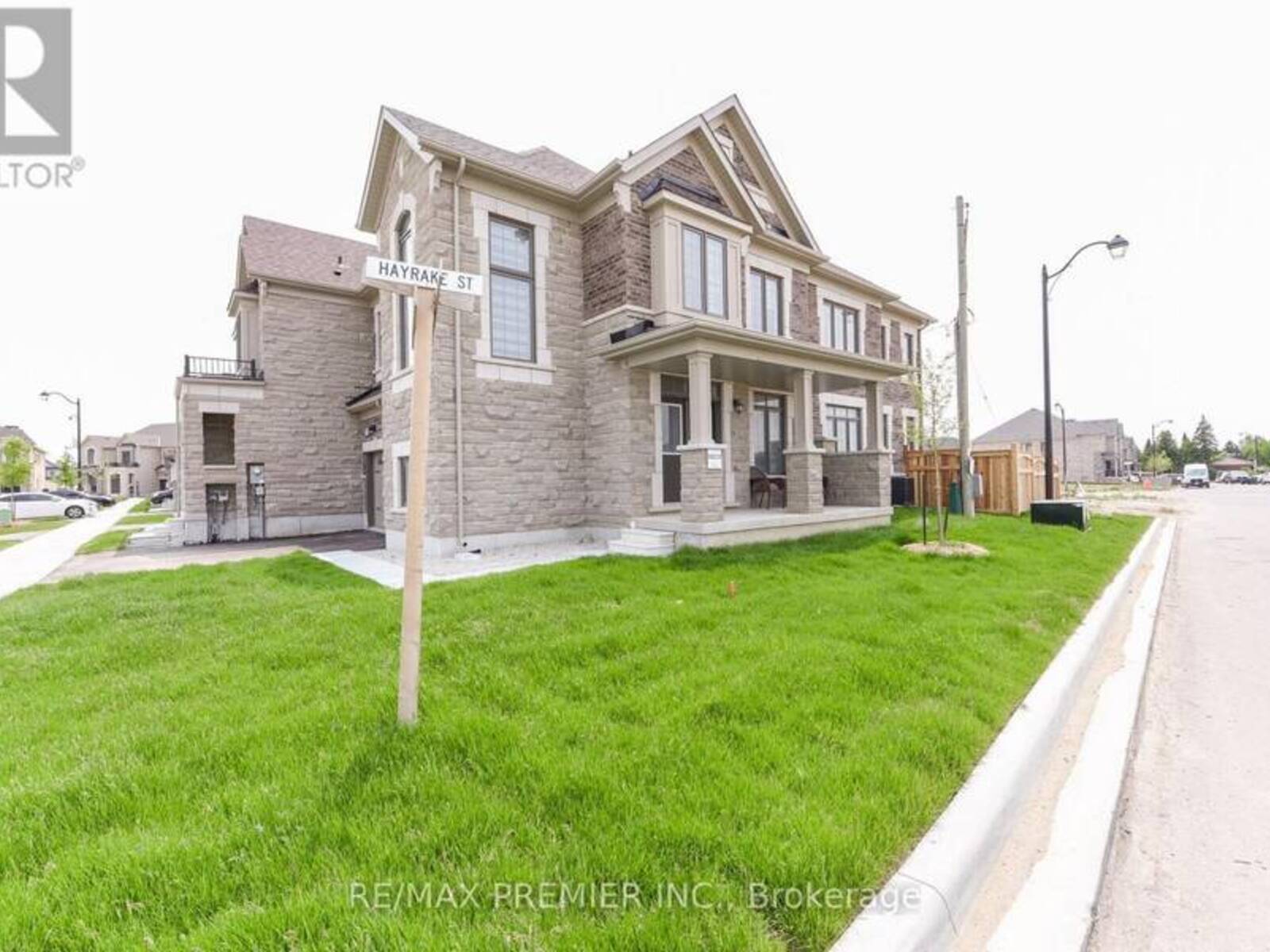 215 HAYRAKE STREET, Brampton, Ontario L6Z 0A2