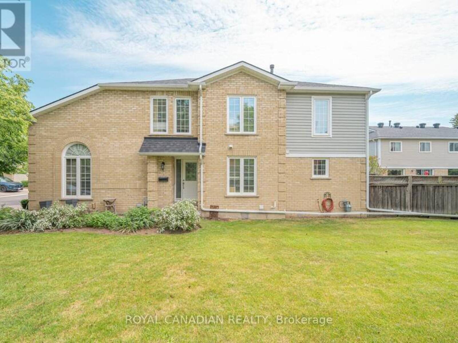 63 HEATHCLIFFE SQUARE, Brampton, Ontario L6S 5R3