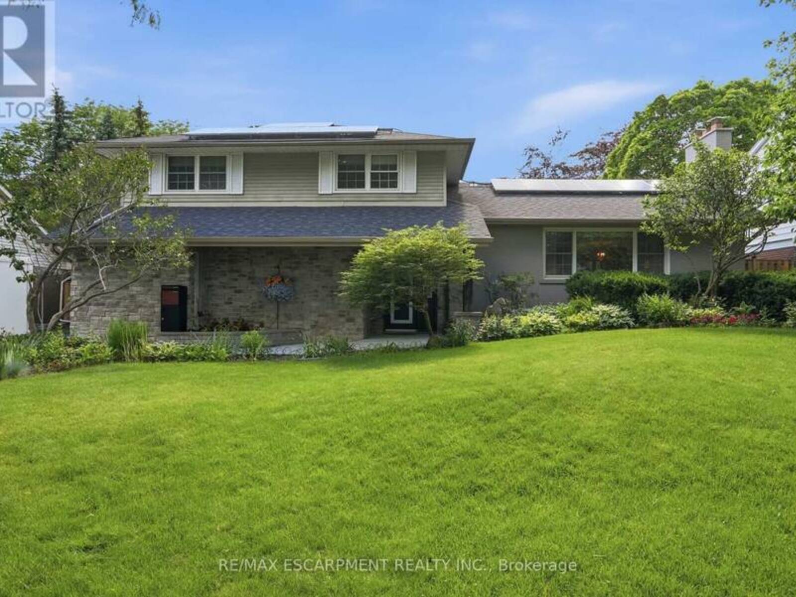 1321 FAIRWAY COURT, Burlington, Ontario L7P 1M5