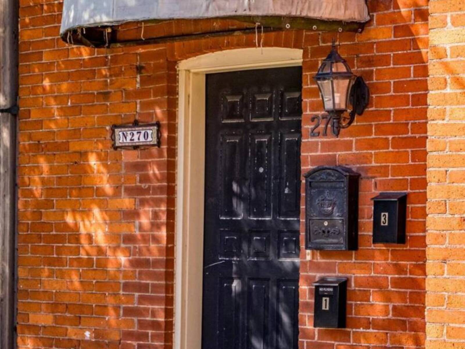 270 QUEEN STREET S, Hamilton, Ontario L8P 3T3