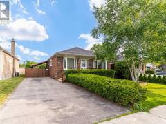9 SEALCOVE DRIVE Toronto Ontario, M9C 2C3