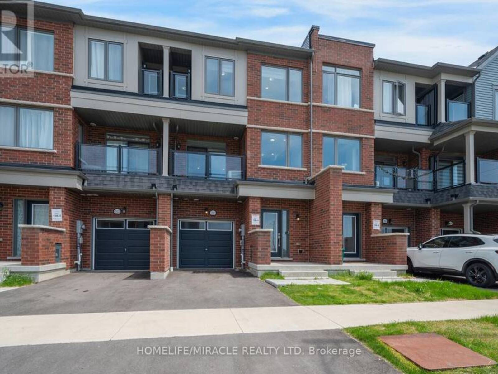 2004 CAMERON LOTT CRESCENT, Oshawa, Ontario L1L 0S1