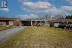 102 BYELAND DRIVE | Mount Forest Ontario | Slide Image Three