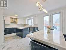 551 NEW ENGLAND COURT | Newmarket Ontario | Slide Image Ten
