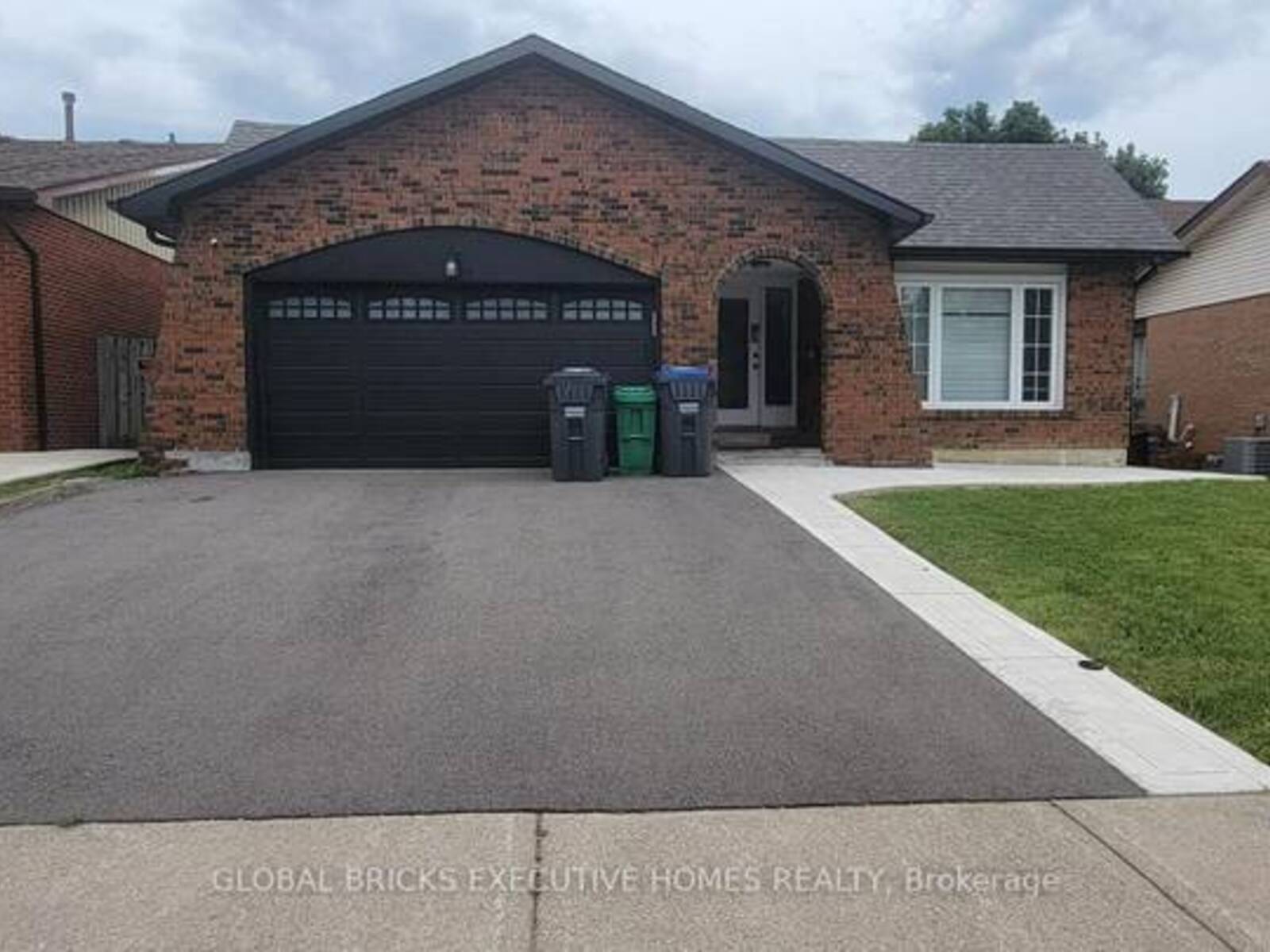 77 BLACKTHORN LANE, Brampton, Ontario L6V 3L1