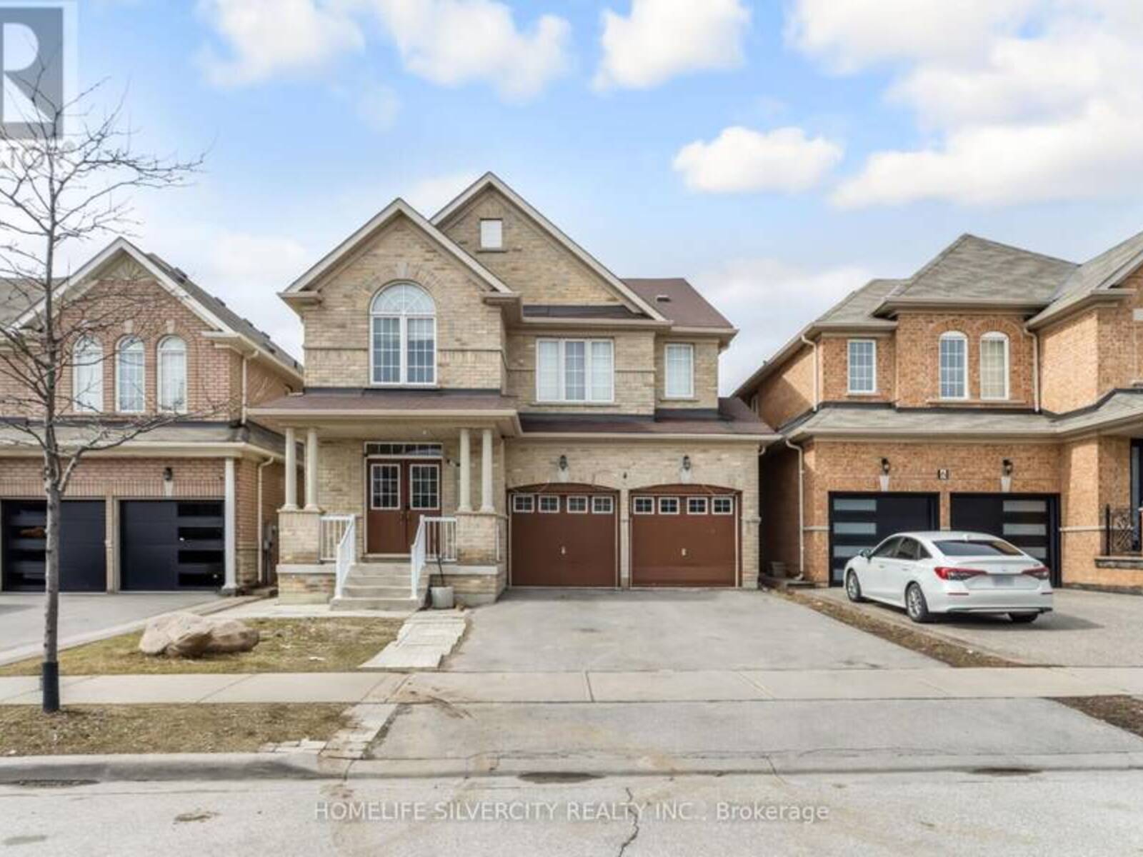 4 FOSSIL STREET, Brampton, Ontario L6P 3G6