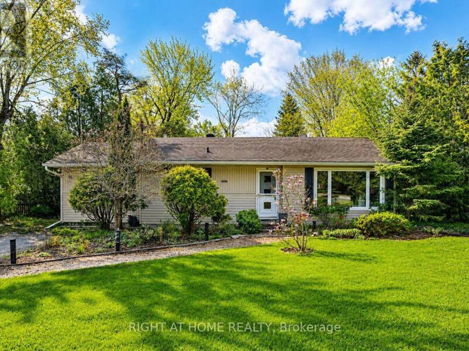 15 WATTIE ROAD, Midhurst, Ontario L9X 0P8