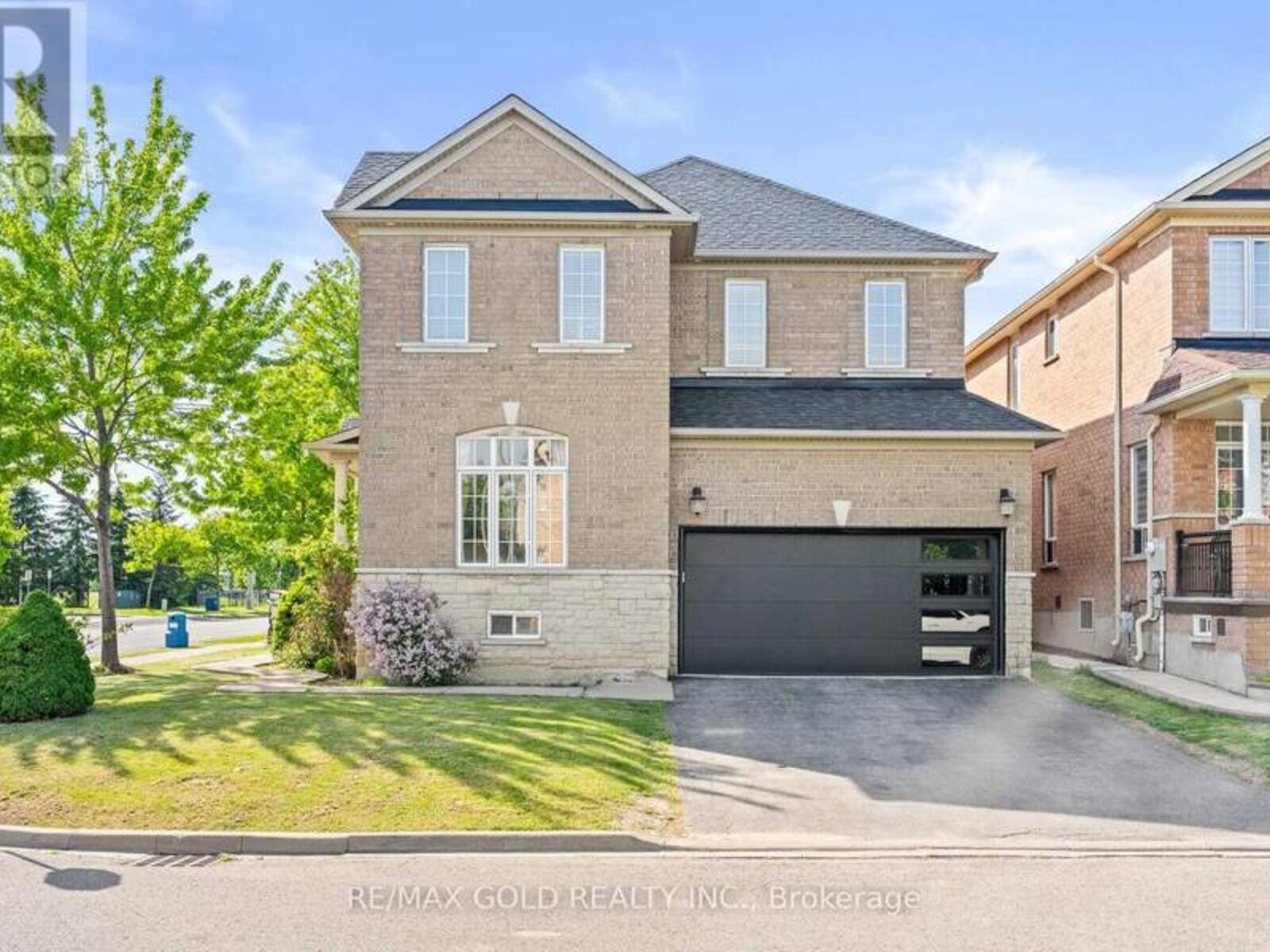 261 MOUNTAINASH ROAD, Brampton, Ontario L6R 3M3