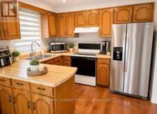27 RADFORD CRESCENT | Markham Ontario | Slide Image Three