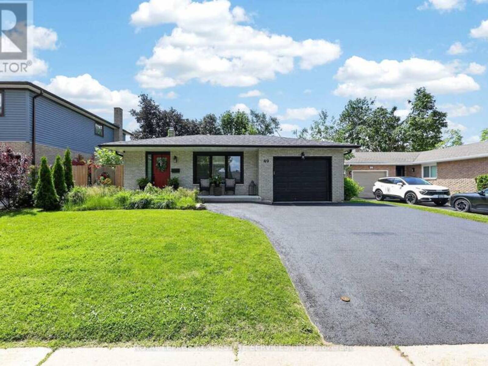49 BELCOURT AVENUE, Barrie, Ontario L4M 4E5