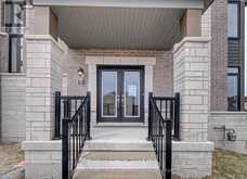 25 HEMING STREET | Paris Ontario | Slide Image Four