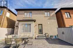 74 TANGO CRESCENT | Newmarket Ontario | Slide Image Eight