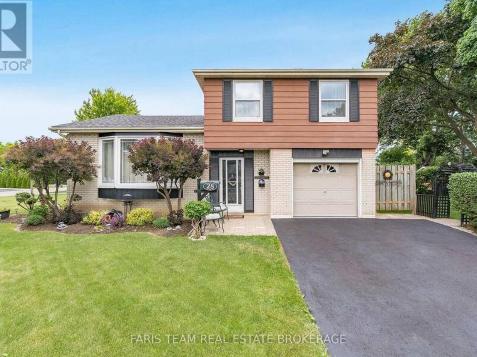 28 BROMLEY CRESCENT, Brampton, Ontario L6T 1Z1