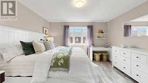 14 - 435 ENGLISH ROSE LANE | Oakville Ontario | Slide Image Seventeen