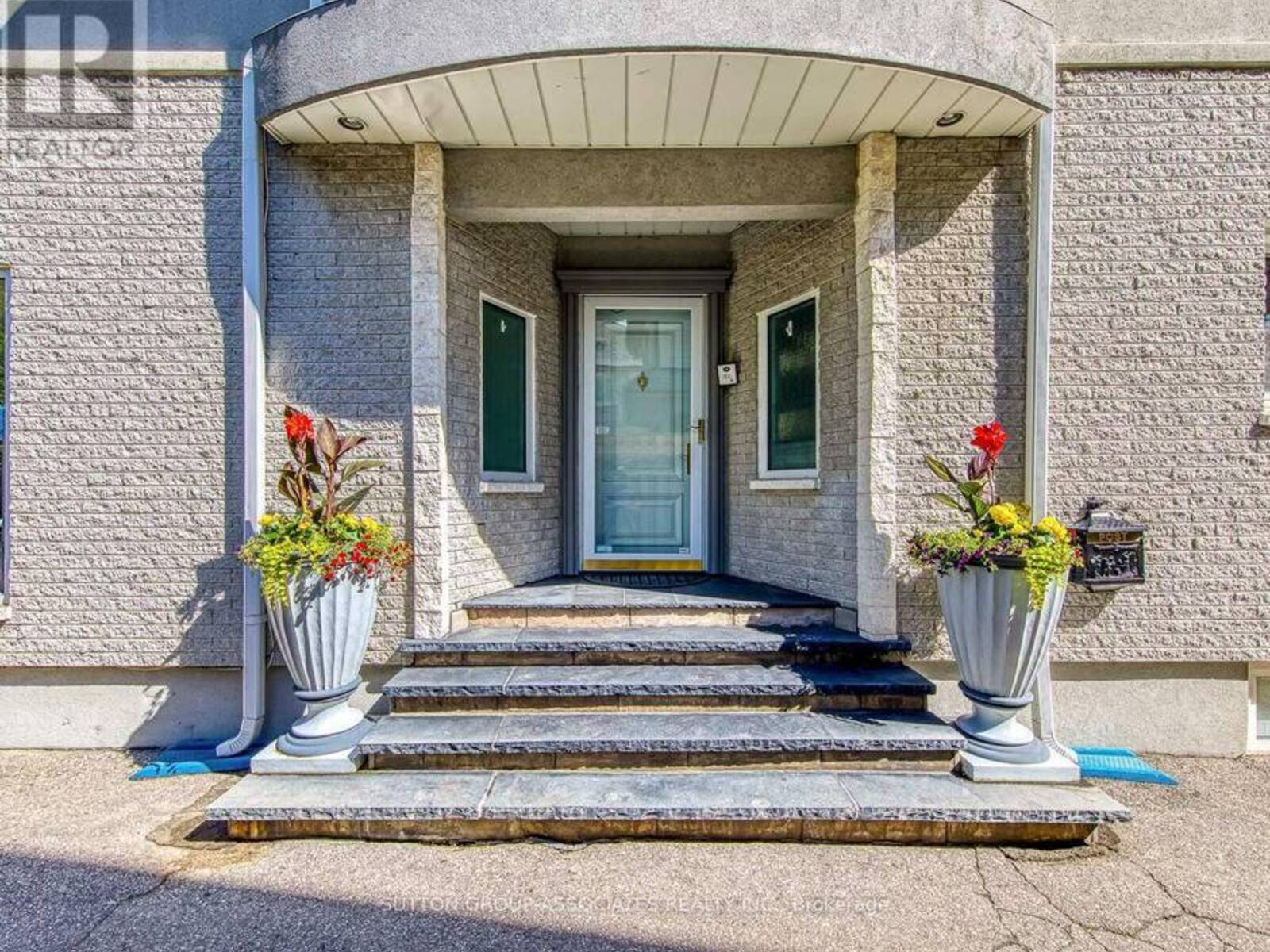 18 MARTIN GROVE ROAD, Toronto, Ontario M9B 4J9