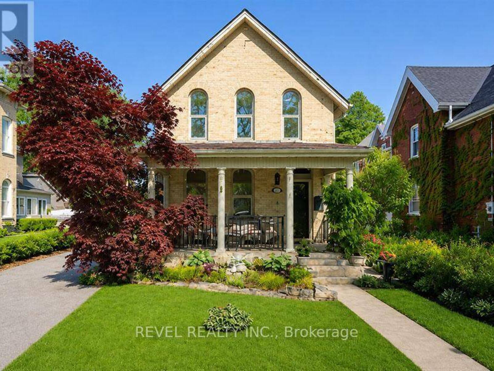 11 CHESTNUT AVENUE, Brantford, Ontario N3T 4B9