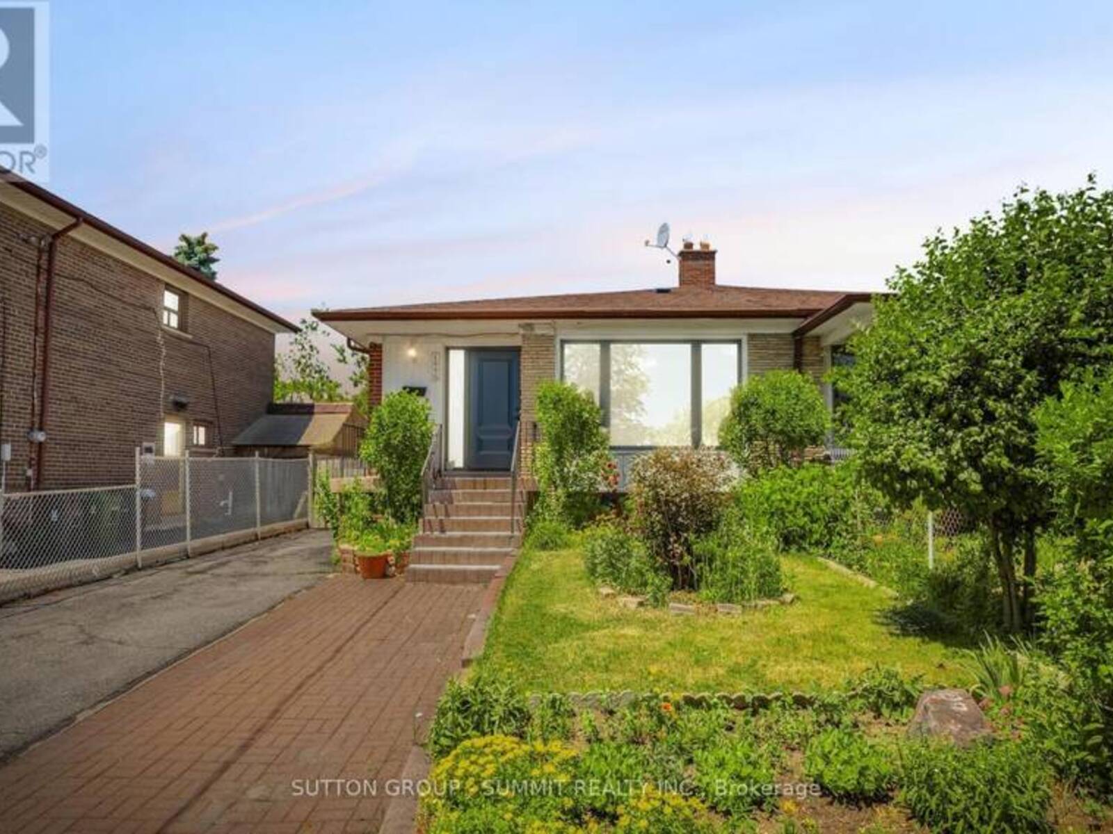 109 ELNATHAN CRESCENT, Toronto, Ontario M9L 2G2