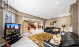 28 POPLAR DRIVE | Richmond Hill Ontario | Slide Image Twenty-one