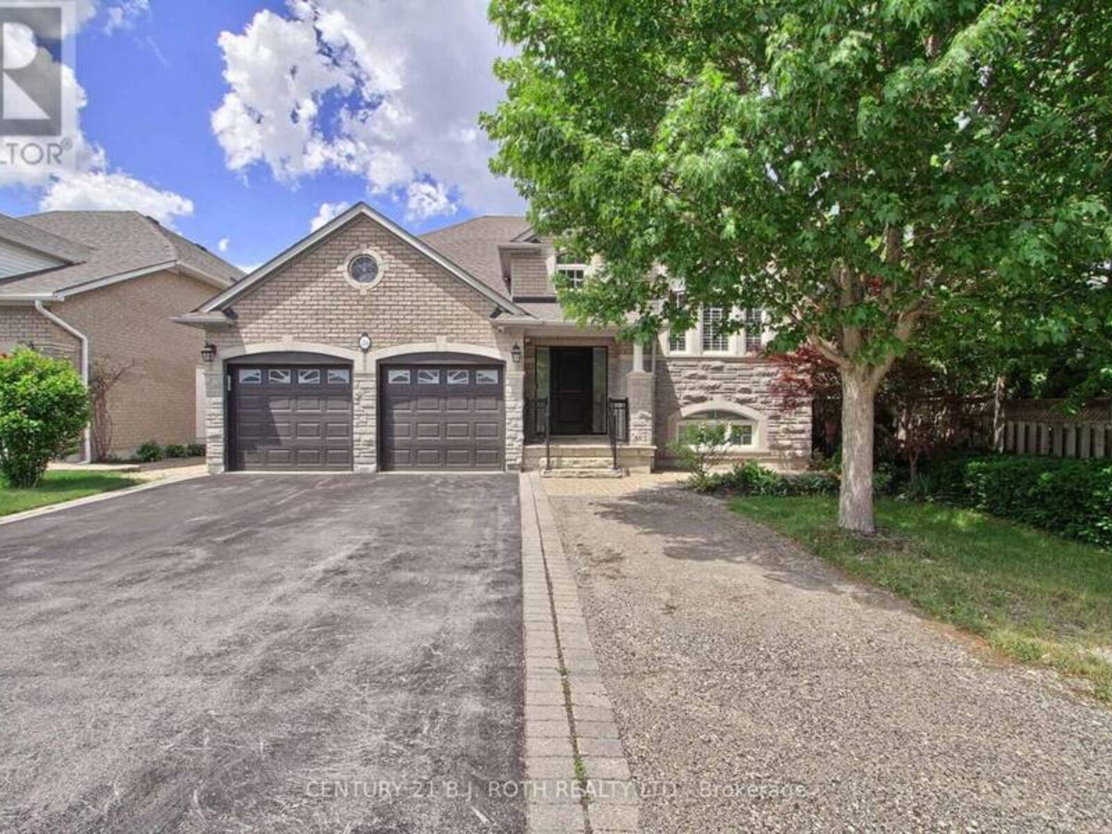 28 POPLAR DRIVE, Richmond Hill, Ontario L4E 2Y4