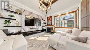 339 EAST AVENUE | Toronto Ontario | Slide Image Eleven