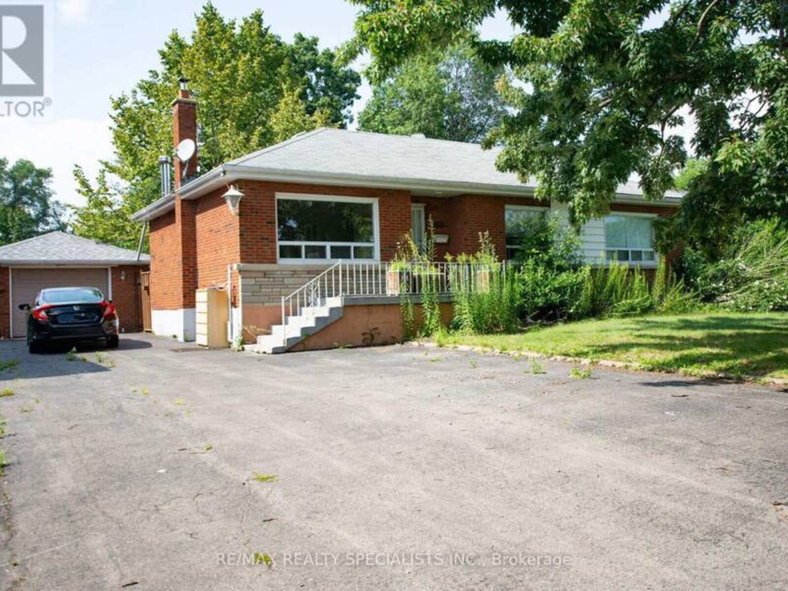1319 REBECCA STREET, Oakville, Ontario L6L 1Z3