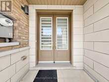 240 ELYSE COURT | Aurora Ontario | Slide Image Three