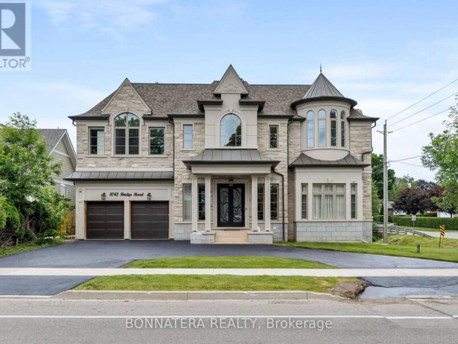 1042 BRIDGE ROAD, Oakville, Ontario L6L 2B5
