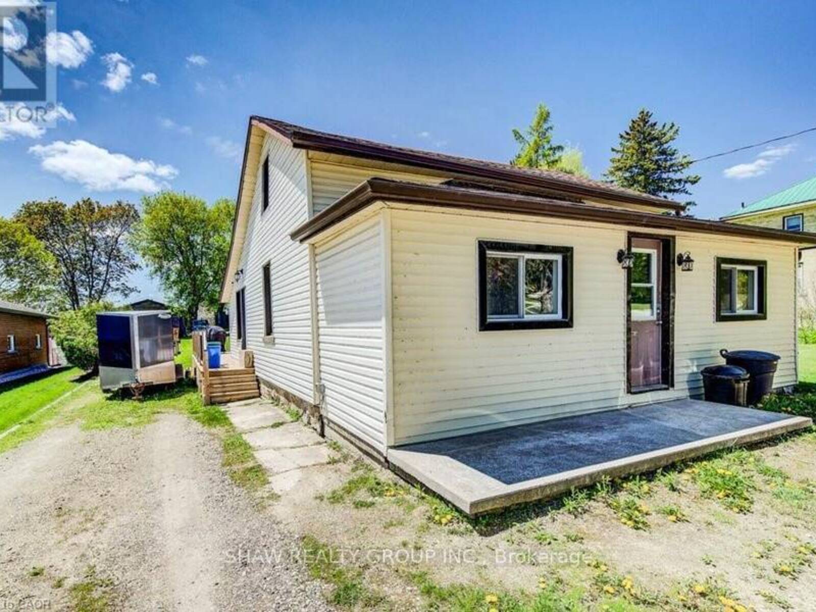 21 MAIN STREET W, Mapleton, Ontario N0G 1P0