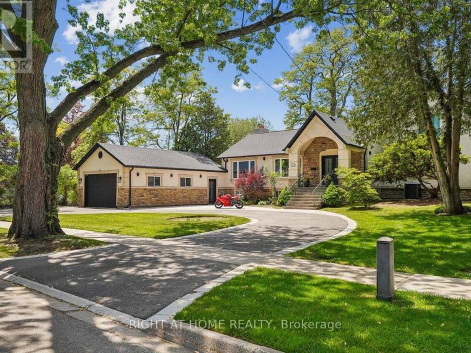 2090 STONEHOUSE CRESCENT, Mississauga, Ontario L5H 3J1