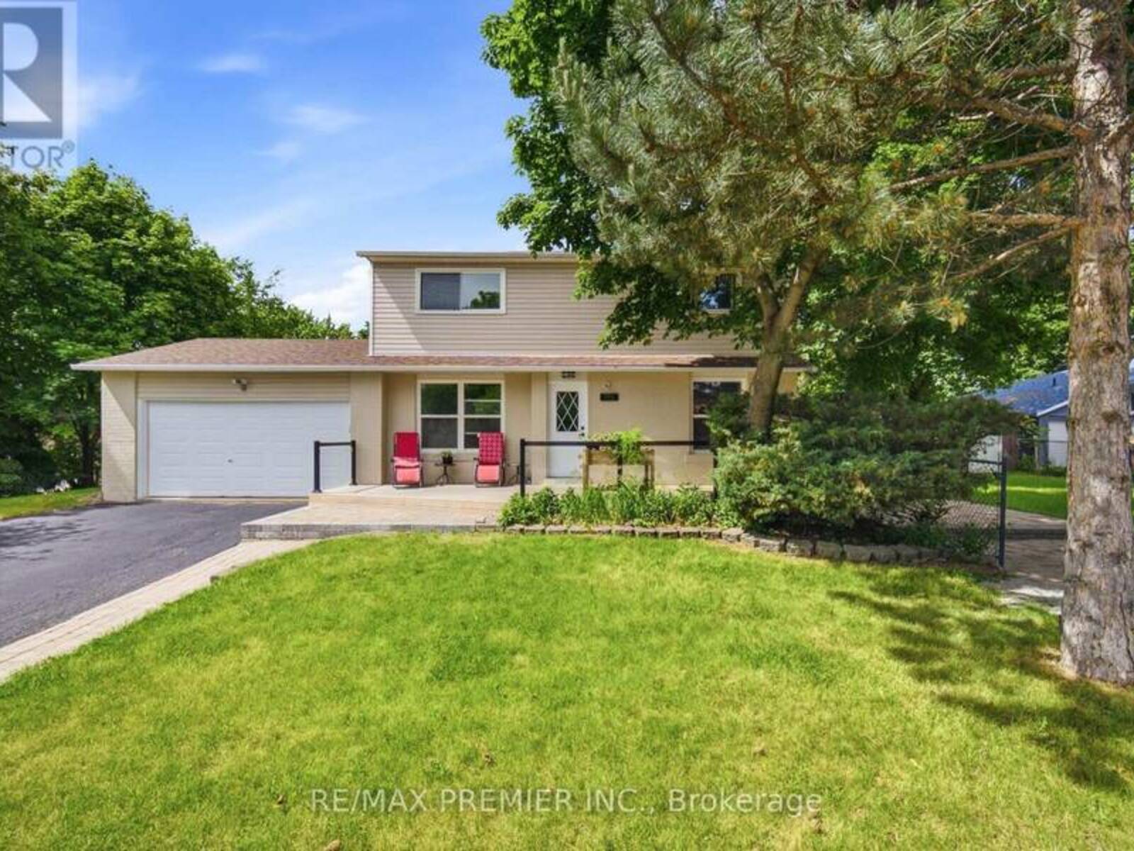 115 WILLIAM ROE BOULEVARD, Newmarket, Ontario L3Y 1B1